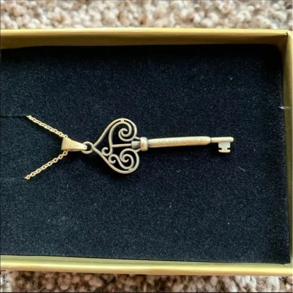 Taylor Swift Silver Key Necklace - Picture 7 of 12